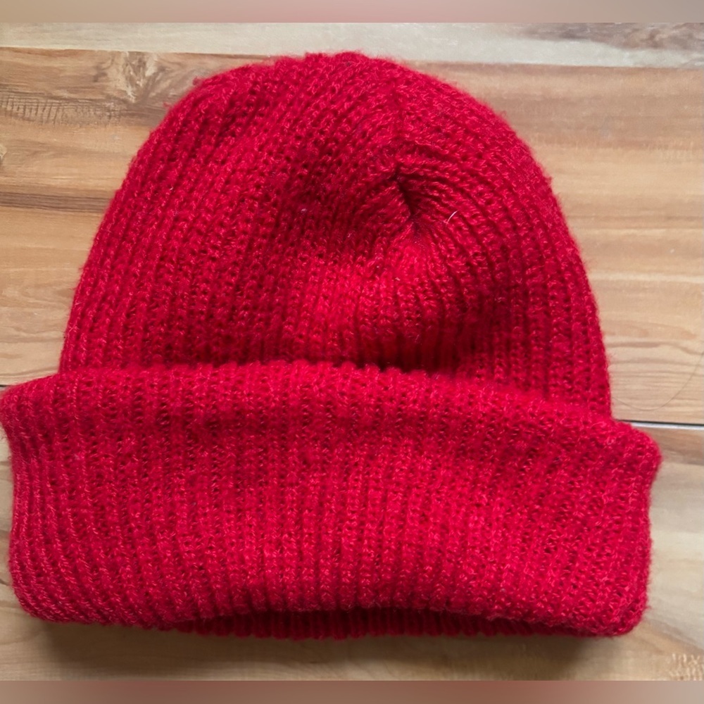Red Knit Rainer Beer Logo Beanie Cap Hat - Picture 2 of 4